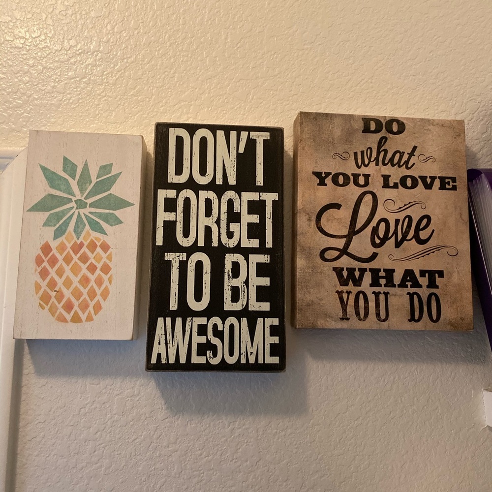 Canvas decor pieces